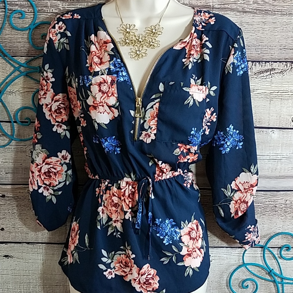 (SOLD ON MERC) Floral tie blouse - Picture 2 of 6